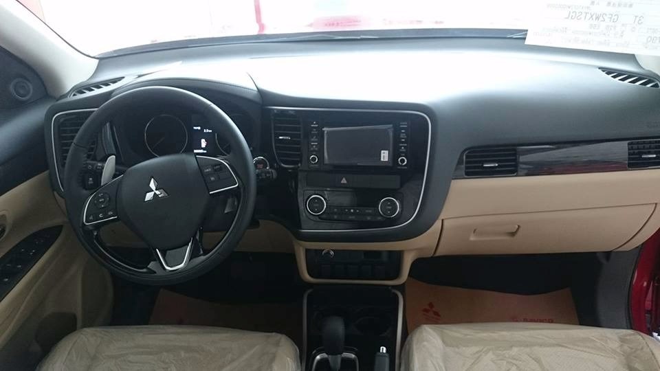 Cần bán Mitsubishi Outlander năm 2017, màu đỏ, nhập khẩu Nhật Bản-3