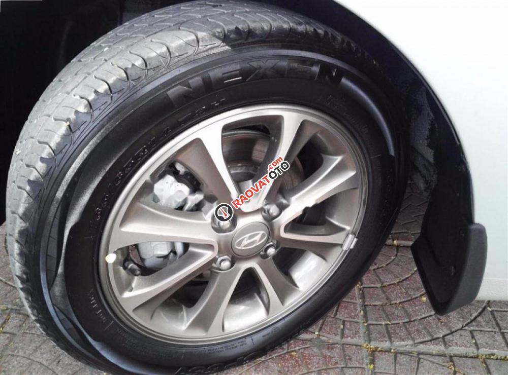 Bán xe Hyundai Grand i10 đời 2015, màu bạc, nhập khẩu giá cạnh tranh-0