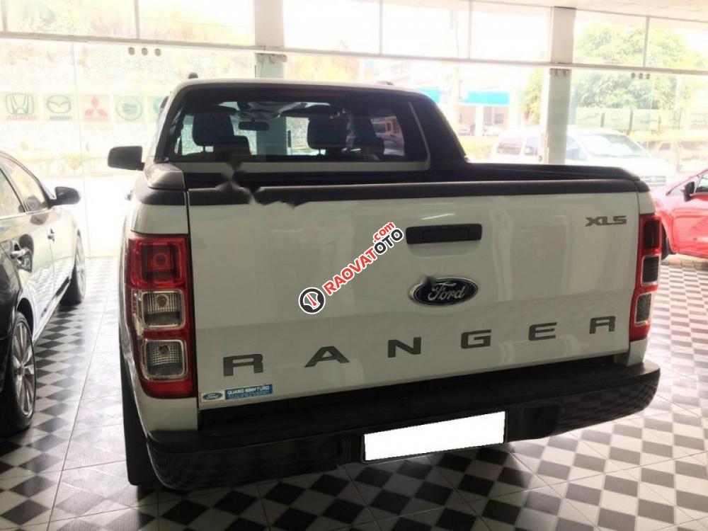 Cần bán Ford Ranger XLS 2.2L AT đời 2014, màu trắng, nhập khẩu nguyên chiếc số tự động-2