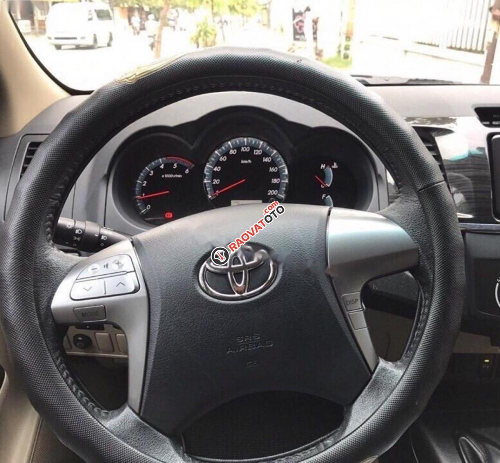 Bán Toyota Fortuner 2.4 MT 2016, màu bạc như mới-2