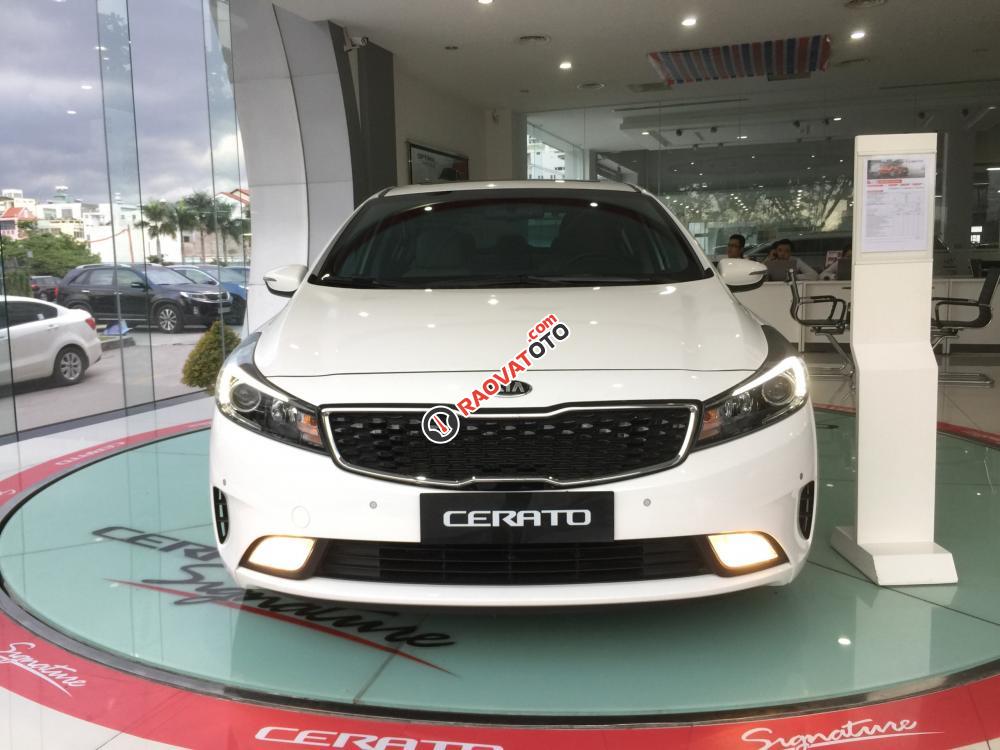 Bán Kia Cerato AT đời 2018, màu trắng-0