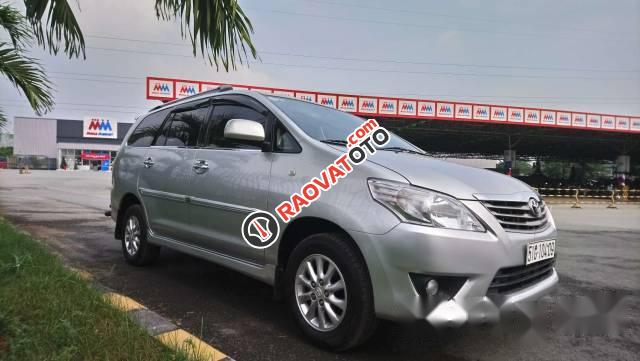 Bán xe Toyota Innova năm 2012, màu bạc-0