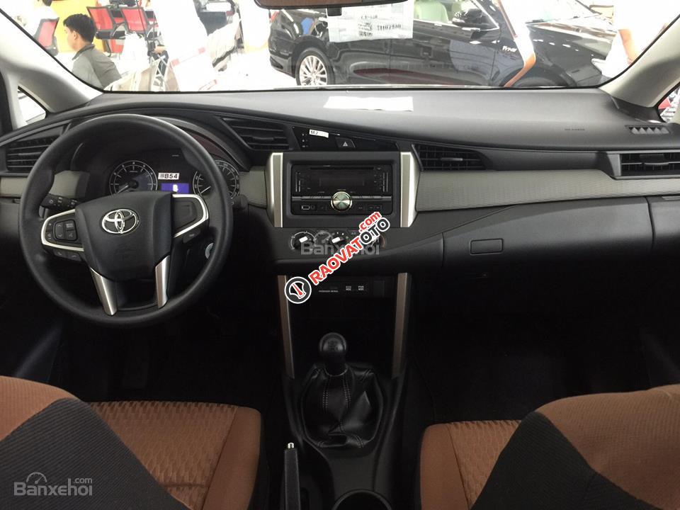 Toyota Tân Cảng- Innova 2.0E số sàn 2018, xe giao trong tháng giảm đến 30tr tiền mặt- 0.49%- Hotline 0933000600-8