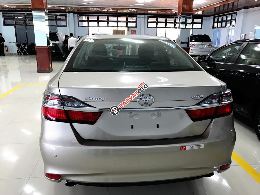 Camry 2.5Q (bản cao cấp nhất) - giá sốc. Giao xe ngay chỉ với 180 triệu-5