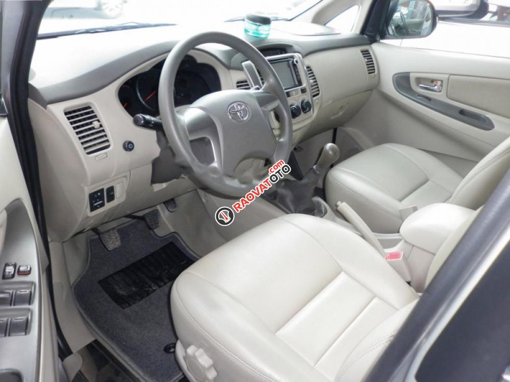 Bán ô tô Toyota Innova 2.0E đời 2015, màu bạc số sàn-7