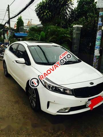 Bán ô tô Kia Cerato 1.6AT đời 2017, màu trắng, giá 600tr-0