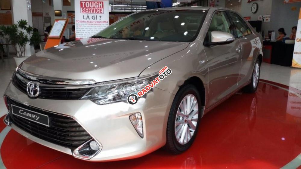 Cần bán xe Toyota Camry 2.0E 2017, giá 940tr-2