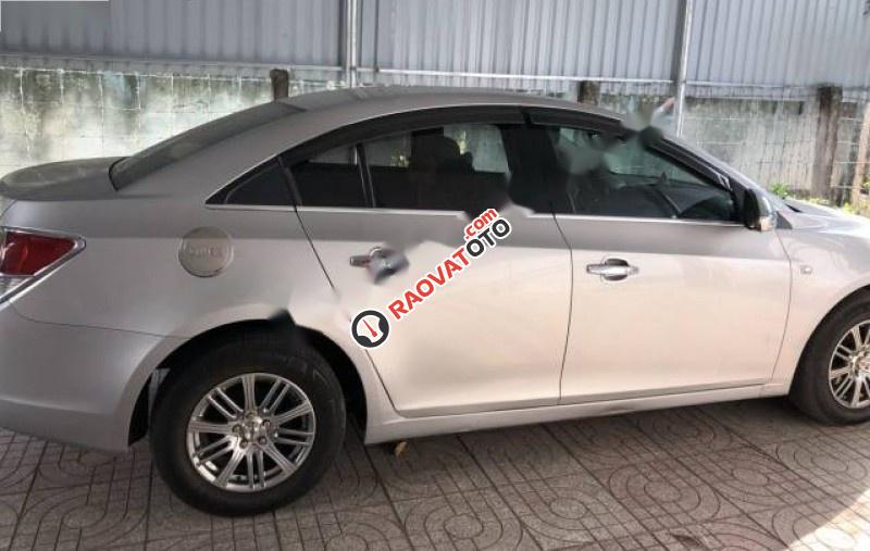 Bán xe Chevrolet Cruze LS 1.6 MT đời 2010, màu bạc-2