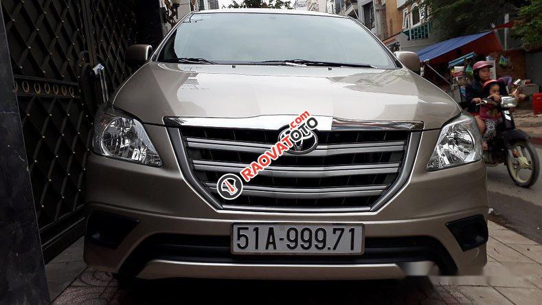 Bán ô tô Toyota Innova E năm 2014 số sàn, 620tr-1