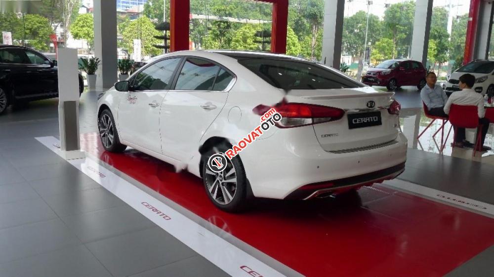 Cần bán Kia Cerato Signature 2.0 AT đời 2017, màu trắng-3