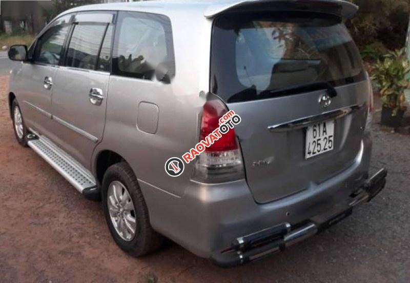 Bán ô tô Toyota Innova G 2010, màu bạc-2