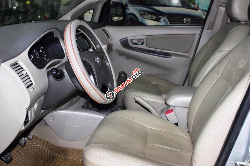 Bán Toyota Innova 2.0E đời 2014, màu bạc số sàn-3