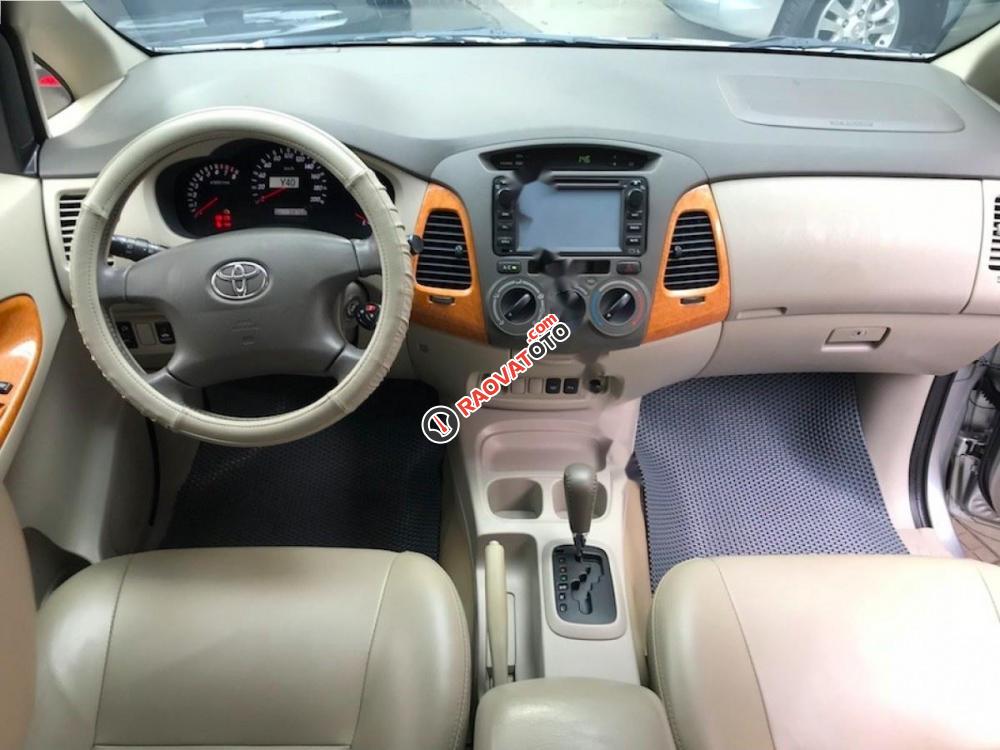 Cần bán lại xe Toyota Innova V đời 2009, màu bạc xe gia đình-8