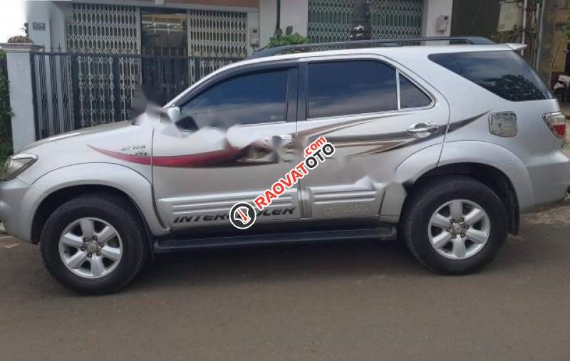 Cần bán lại xe Toyota Fortuner 2.7V 4x4 AT đời 2010, màu bạc xe gia đình giá cạnh tranh-0