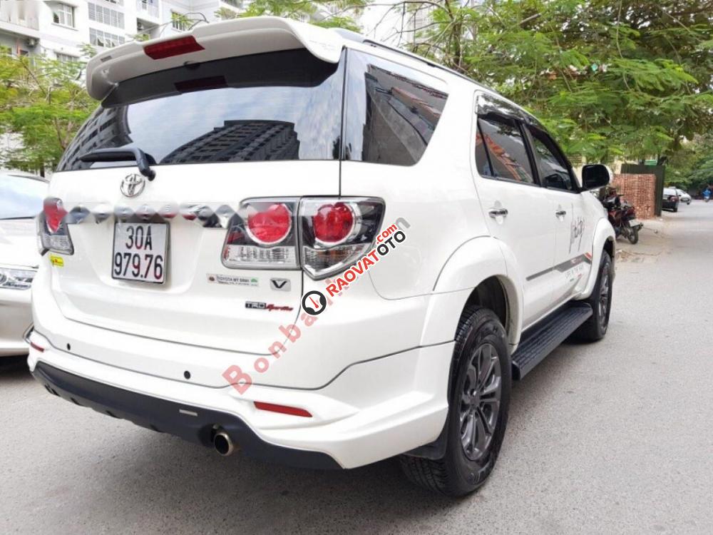 Cần bán Toyota Fortuner 2.7V 4x4 AT đời 2016, màu trắng số tự động-4