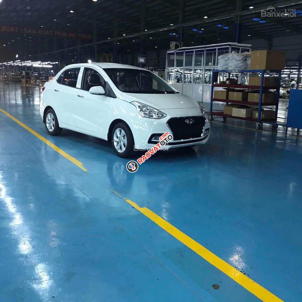 Cần bán Hyundai Grand i10 năm 2018 CKD, màu trắng, giá cực sốc-4