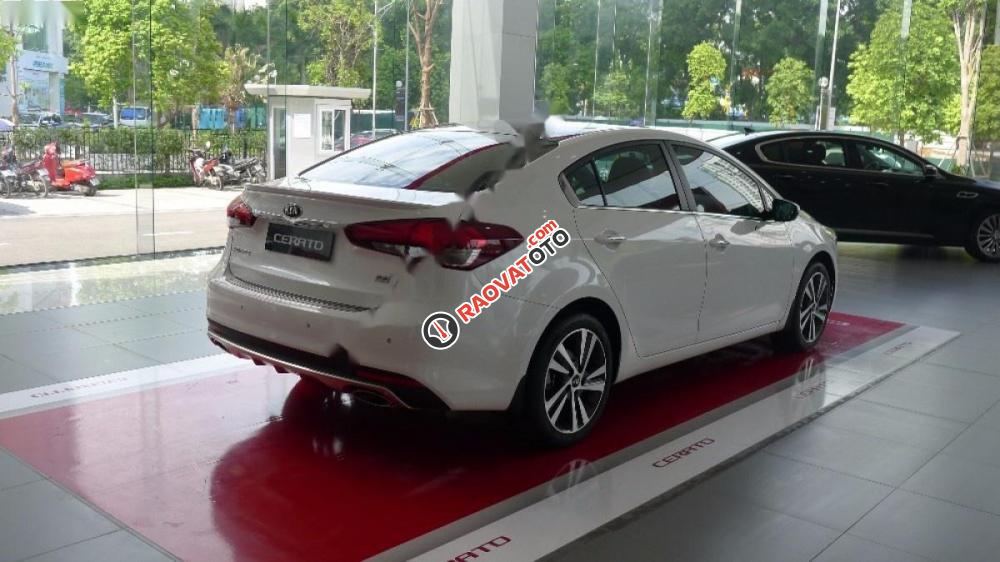 Cần bán Kia Cerato Signature 2.0 AT đời 2017, màu trắng-1