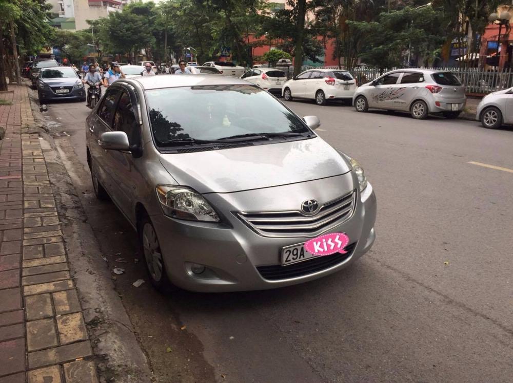 Cần bán lại xe Toyota Vios sản xuất 2011, màu bạc, chính chủ giá cạnh tranh-2