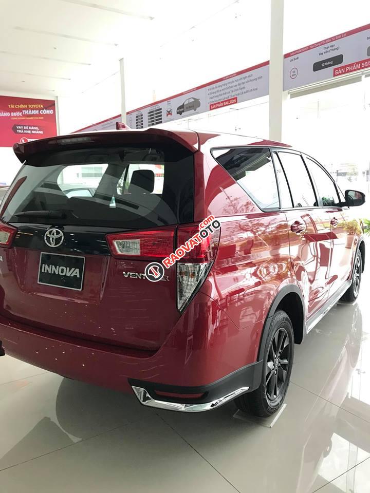 Cần bán xe Toyota Innova 2.0G AT đời 2017, màu đỏ-2