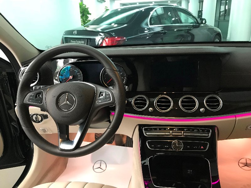 Cần bán Mercedes đời 2017, màu đen, nhập khẩu-7