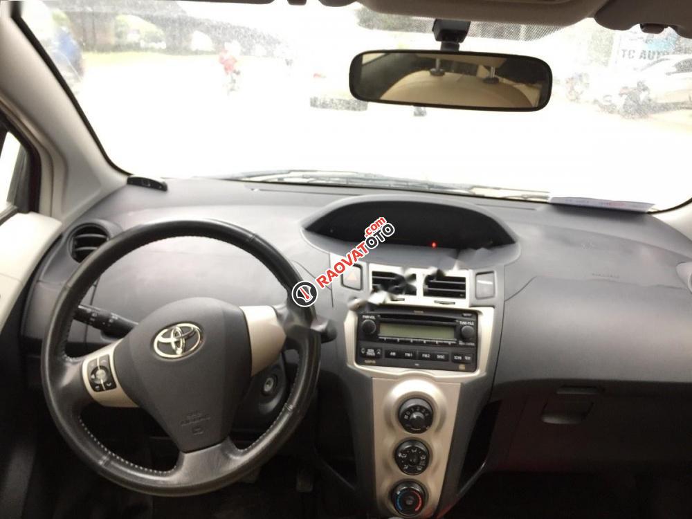 Bán xe Toyota Yaris 1.3 AT sản xuất 2010, màu đỏ, xe nhập, giá 395tr-4