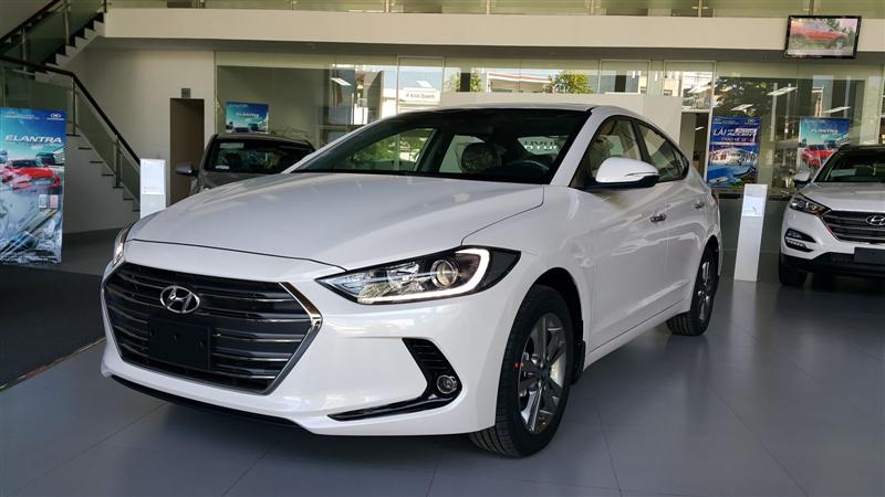 Bán xe Hyundai Elantra 2.0 GLS 2017, màu trắng-4