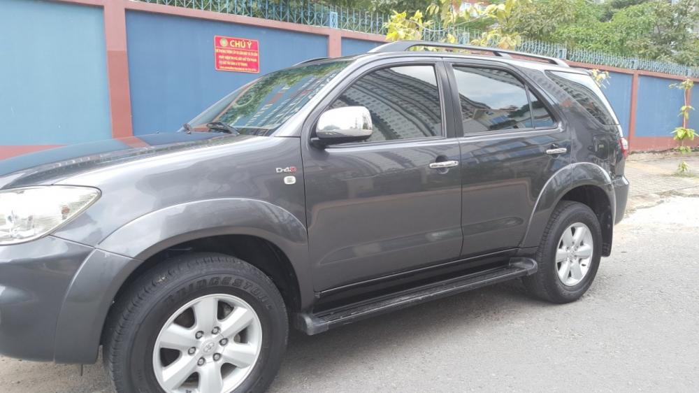 Bán Toyota Fortuner đời 2010, màu xám, xe nhập, số sàn-3