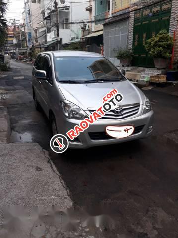 Bán xe Toyota Innova đời 2010, màu bạc  -0