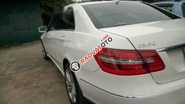 Bán Mercedes E250 đời 2011, màu trắng-1