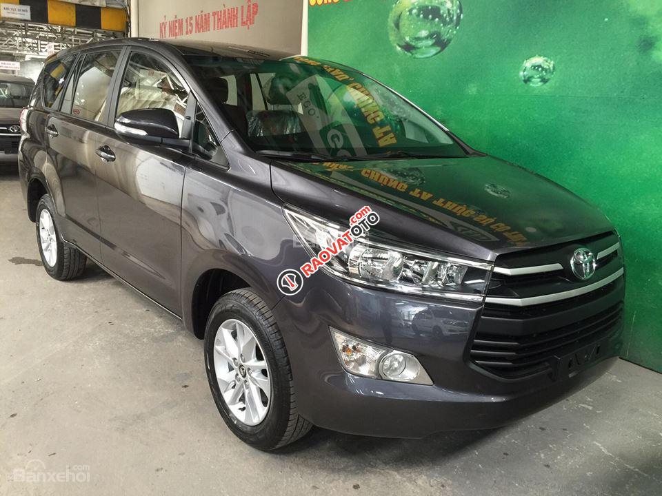 Toyota Tân Cảng- Innova 2.0E số sàn 2018, xe giao trong tháng giảm đến 30tr tiền mặt- 0.49%- Hotline 0933000600-4