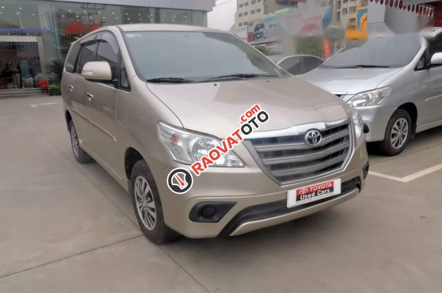 Bán gấp Toyota Innova E sản xuất 2016 chính chủ, giá tốt-0