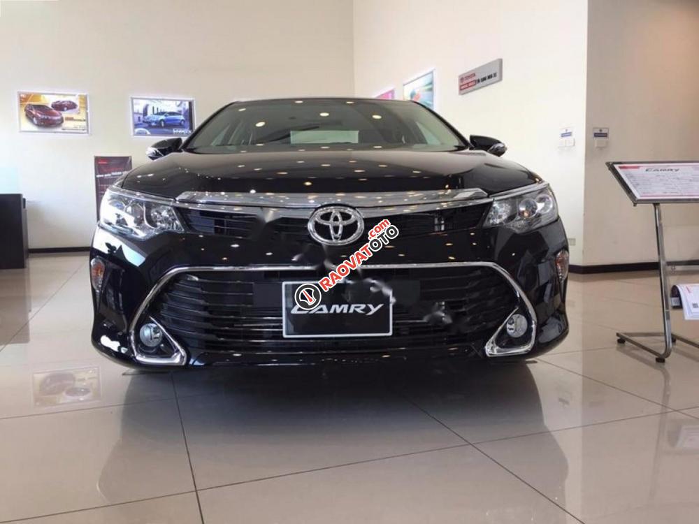 Bán Toyota Camry 2.0E đời 2017, màu đen, 945tr-0