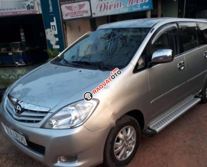 Bán ô tô Toyota Innova G 2010, màu bạc-0