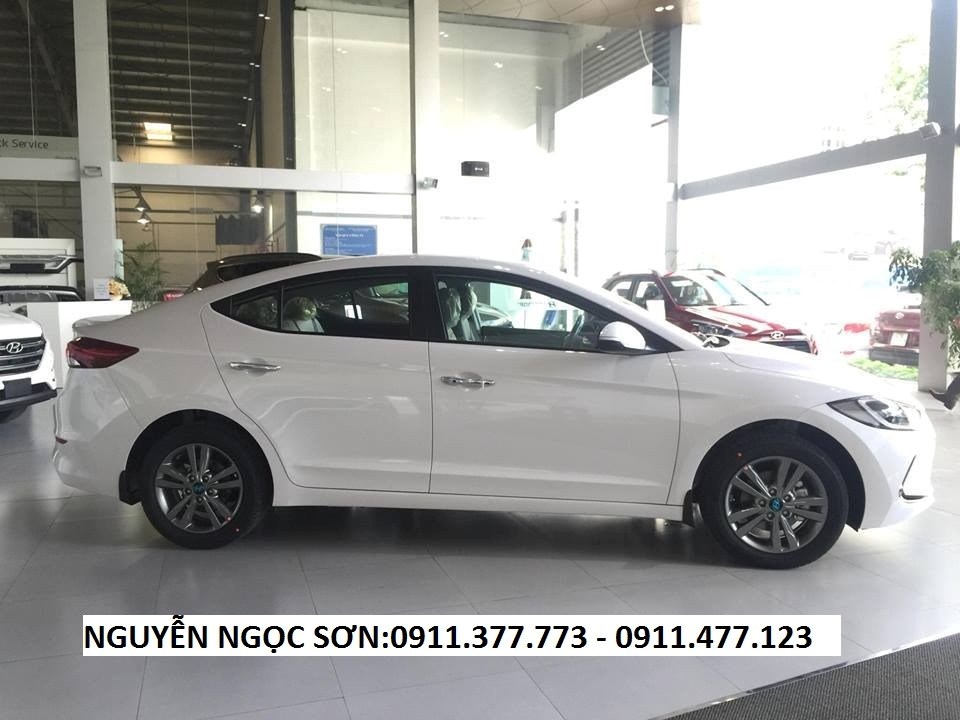 Bán ô tô Hyundai Elantra năm 2017, màu trắng, nhập khẩu  -8