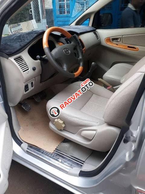 Bán xe Toyota Innova đời 2010, màu bạc  -5