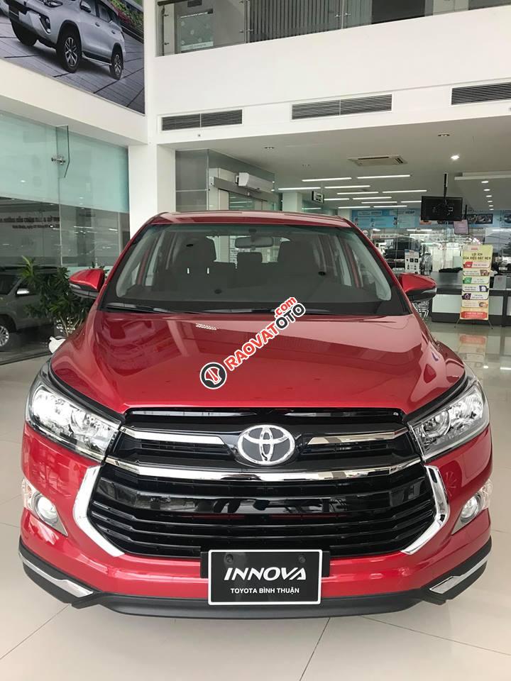 Cần bán xe Toyota Innova 2.0G AT đời 2017, màu đỏ-1