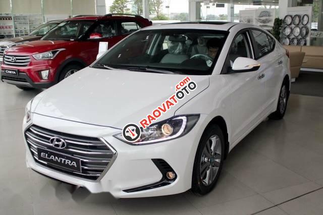 Bán Hyundai Elantra đời 2017, màu trắng -4