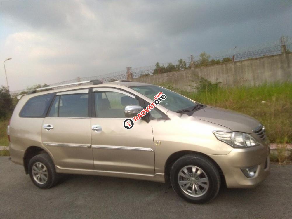 Cần bán lại xe Toyota Innova J năm 2008, màu ghi vàng -1