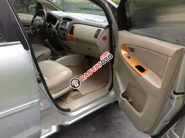 Bán ô tô Toyota Innova 2.0G năm 2011, màu bạc chính chủ, 370 triệu-3