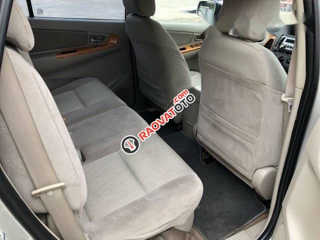 Bán Toyota Innova đời 2010, màu bạc số sàn-4