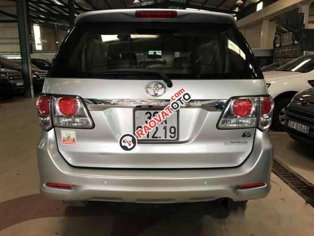 Bán xe Toyota Fortuner V 4x2 2013, màu bạc-4