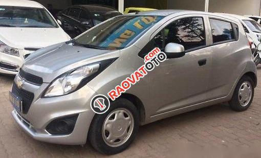 Bán ô tô Chevrolet Spark 1.2LS MT đời 2017, màu bạc-2