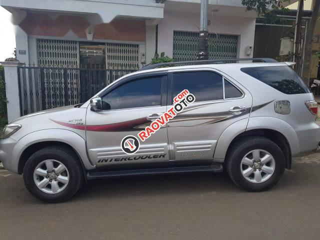 Bán ô tô Toyota Fortuner đời 2010, màu bạc số tự động, giá 580tr-1