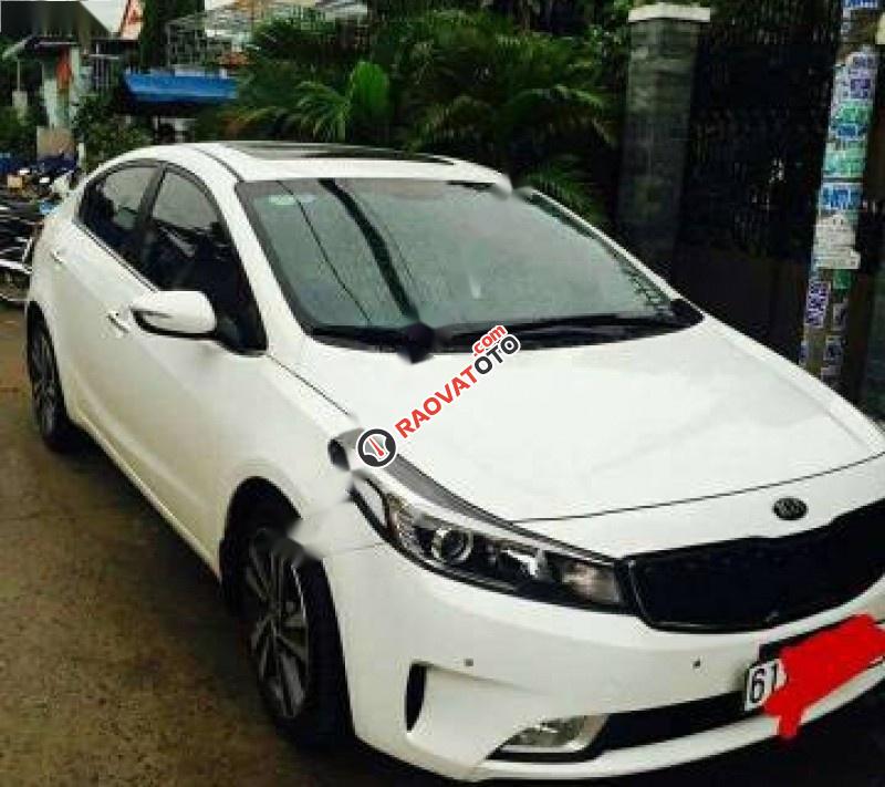 Cần bán xe Kia Cerato 1.6 AT đời 2017, màu trắng-0