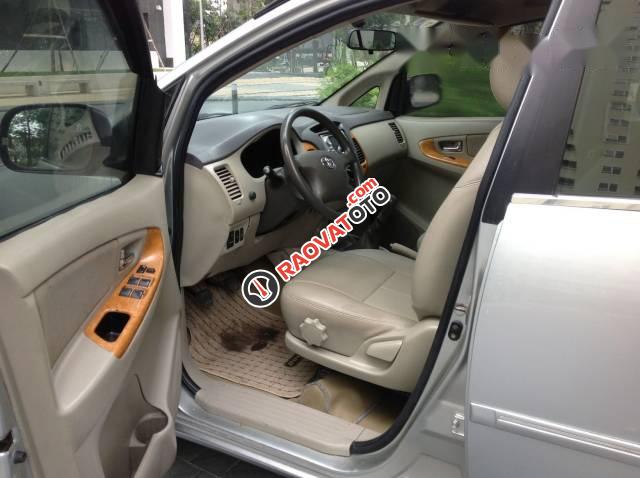 Bán ô tô Toyota Innova 2.0G năm 2011, màu bạc chính chủ, 370 triệu-2