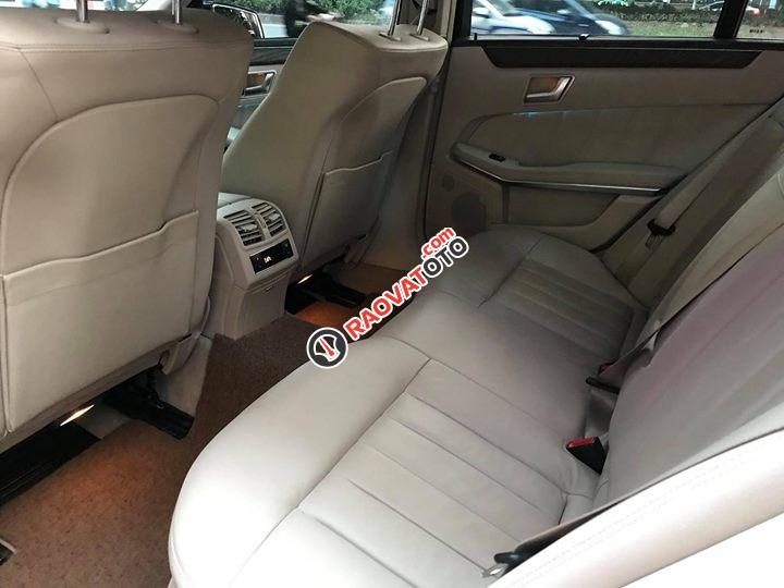 Bán xe Mercedes E200 đời 2014, màu đen nội thất kem-9