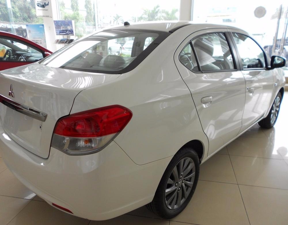 Bán xe Mitsubishi Attrage đời 2017, màu trắng, nhập khẩu-6