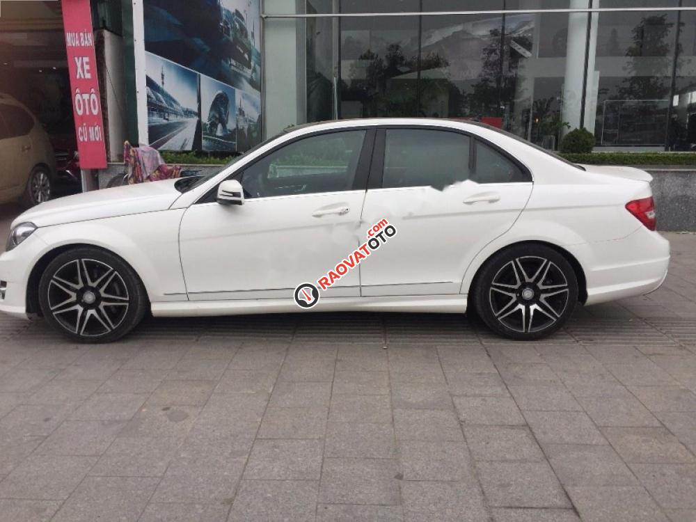 Bán xe Mercedes C300 AMG đời 2013, màu trắng, giá 900tr-0