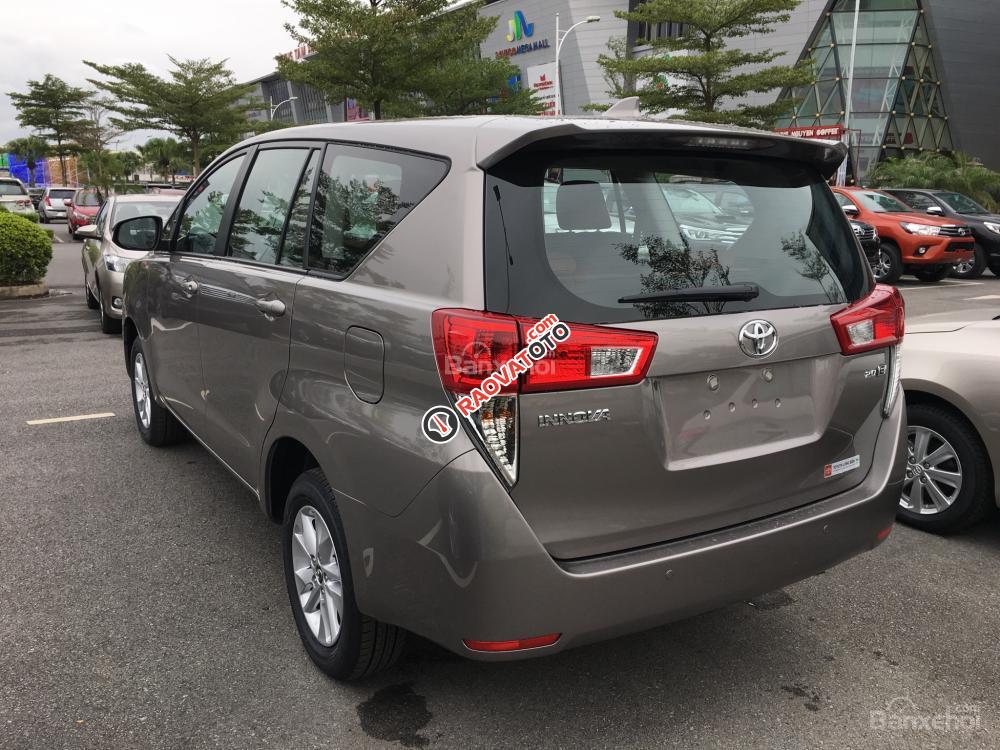 Toyota Long Biên bán Innova 2.0E 2017, giá tốt nhất miền bắc, liên hệ: 099.309.6666-3