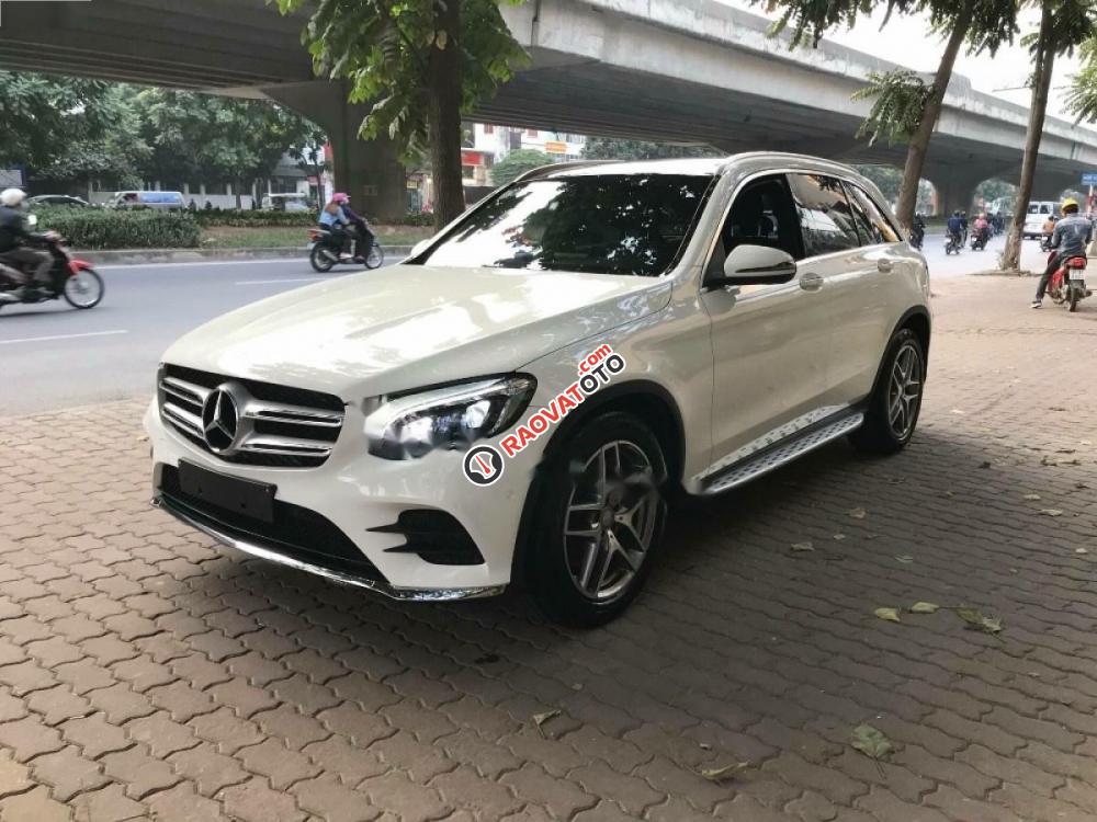 Chính chủ bán Mercedes GLC 300 4Matic sản xuất 2016, màu trắng-0